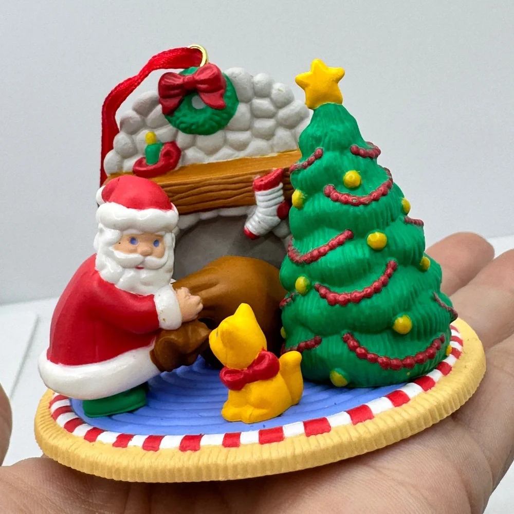 Vintage Avon Gift Collection‎ Christmas with Santa Ornament Delivering Gifts